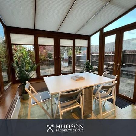 Telford Townhouse With Parking And Garden Villa Exterior photo