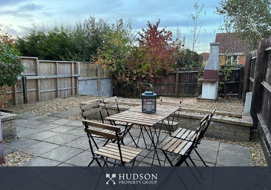 Telford Townhouse With Parking And Garden Villa Exterior photo